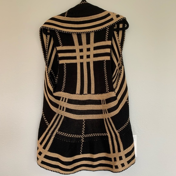 Questions black and tan sweater vest M. - Picture 6 of 7